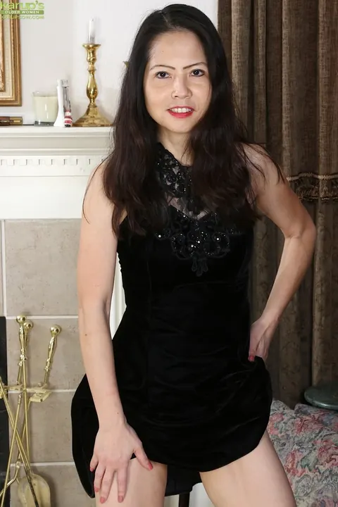 Ruby Grace: Busty Asian MILF Strips and Spreads Her Pussy Wide – photo 3 of 19