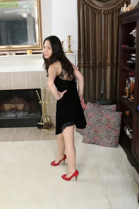 Ruby Grace: Busty Asian MILF Strips and Spreads Her Pussy Wide – photo 2 of 19