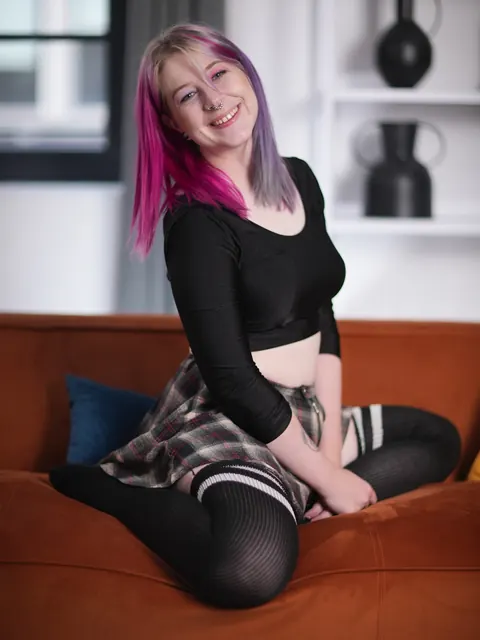 Woman with Natural Tits Strips and Shows Her Body – photo 3 of 20