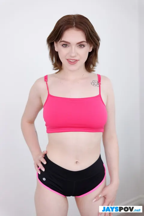 Gracie Gates: Thick Short-Haired Brunette Flaunts Her Big Ass in Shorts – photo 11 of 21