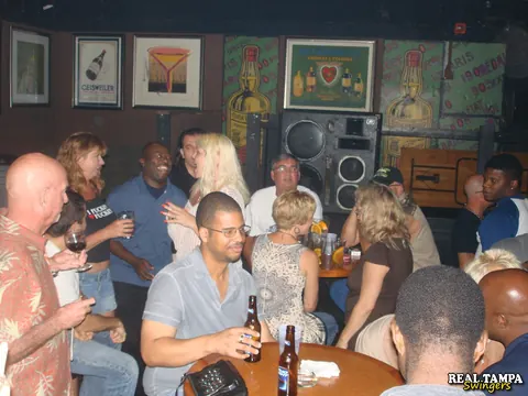 Dee Delmar & Tracy Lick: Tall MILF Fucks and Kisses at the Bar – photo 12 of 21