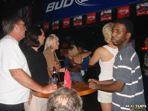 Dee Delmar & Tracy Lick: Tall MILF Fucks and Kisses at the Bar – photo 19 of 21