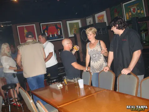 Dee Delmar & Tracy Lick: Tall MILF Fucks and Kisses at the Bar – photo 16 of 21