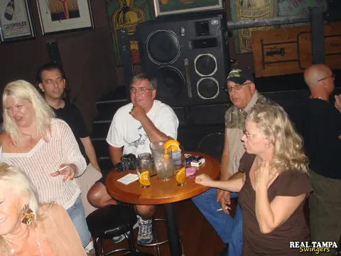 Dee Delmar & Tracy Lick: Tall MILF Fucks and Kisses at the Bar – photo 13 of 21