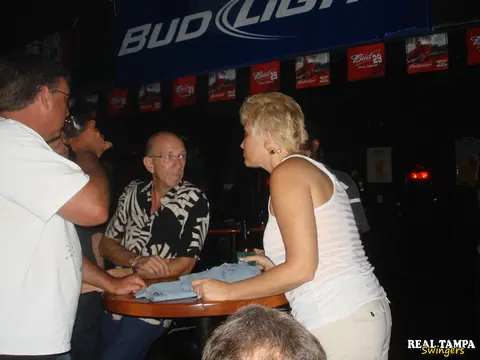 Dee Delmar & Tracy Lick: Tall MILF Fucks and Kisses at the Bar – photo 18 of 21