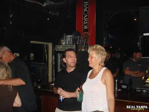 Dee Delmar & Tracy Lick: Tall MILF Fucks and Kisses at the Bar – photo 7 of 21