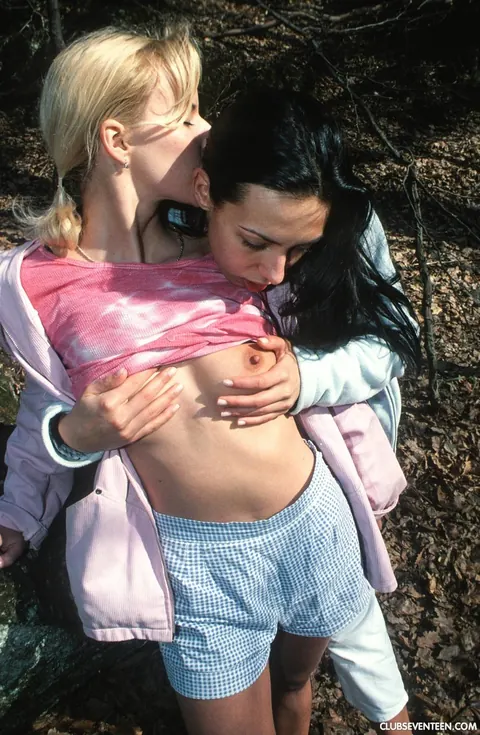 Two European Women Kiss Deeply While Nude – photo 6 of 21