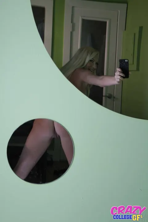 Ellie Ice: Blonde MILF Spreads Her Shaved Pussy in the Mirror Selfies – photo 11 of 20