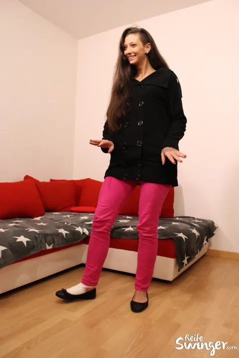 Svenja: Tall German Amateur Gives a Deepthroat and Takes It Doggy Style – photo 3 of 20