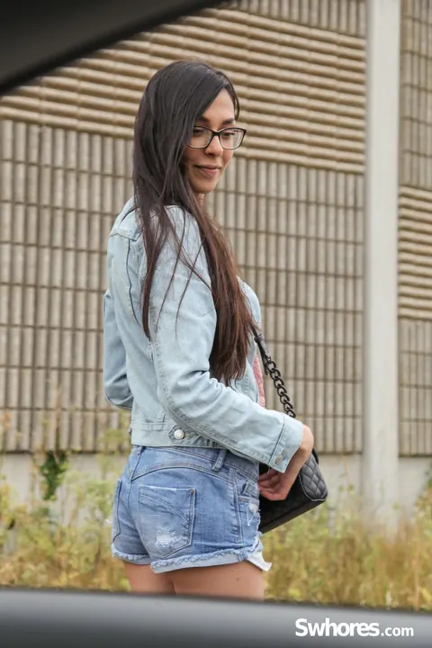 Ashely Ocean: Petite European Brunette in Glasses Fucks in a Car – photo 3 of 20