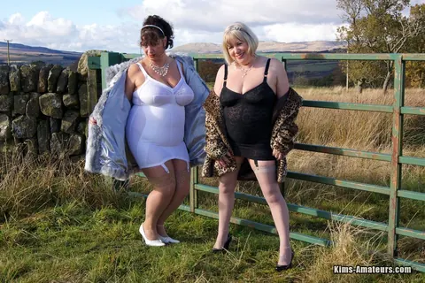 Speedy Bee: Two Mature British Women Lick Pussy Outdoors in Stockings – photo 3 of 15