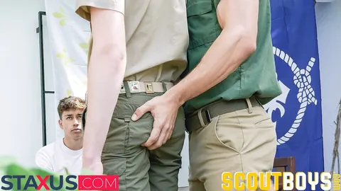 Three Men Kiss Outdoors Before an Office Threesome – photo 3 of 20