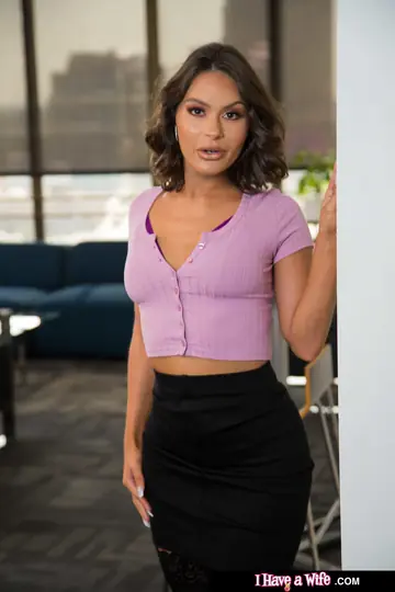 Nicole Aria – Brunette Gets Fucked by Her Boss in the Office