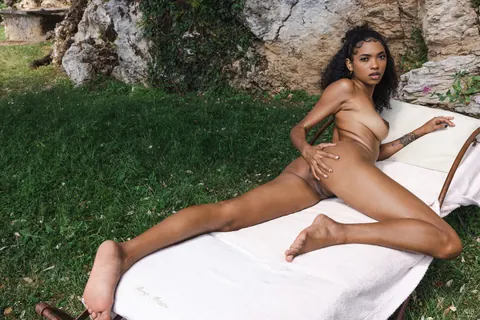 Barbie Reyes: Tall Ebony Brunette Poses Nude and Flaunts Her Body – photo 19 of 20