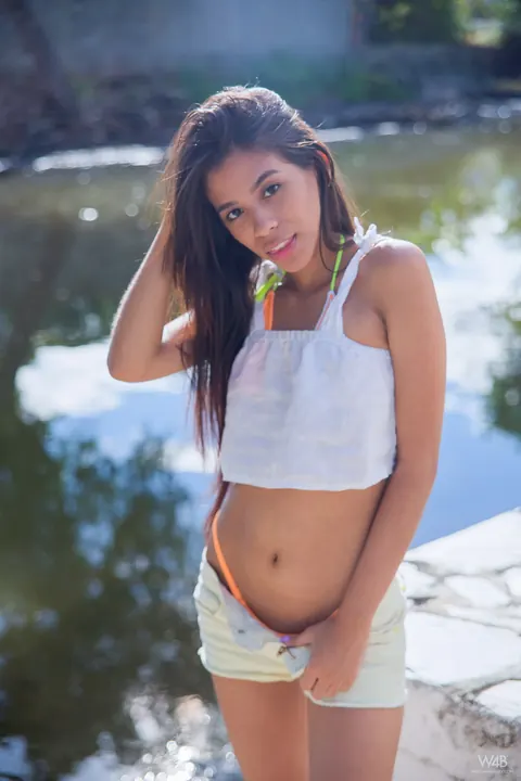 Karin Torres: Venezuelan Brunette Reveals Her Slim Body in a Bikini – photo 6 of 20