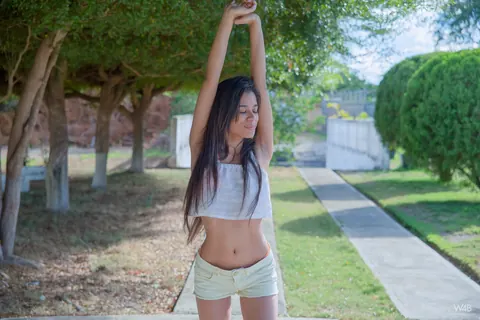 Karin Torres: Venezuelan Brunette Reveals Her Slim Body in a Bikini – photo 1 of 20