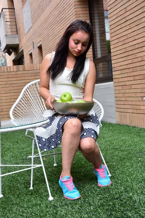 Colombian Woman Poses Outdoors Showing Her Legs – photo 12 of 17