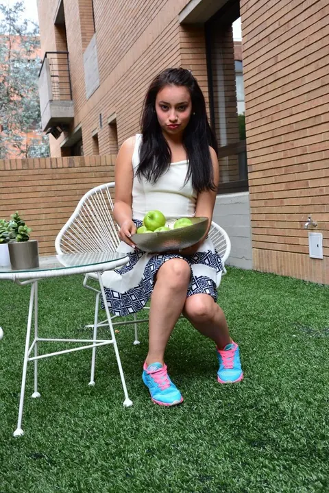 Colombian Woman Poses Outdoors Showing Her Legs – photo 3 of 17