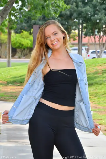 Tall Redhead Peels Down Her Yoga Pants to Show Her Big Ass
