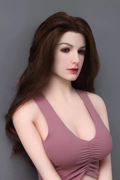 Woman Removes Her Shorts and Poses Nude – photo 6 of 21