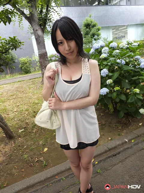 Yuna Hoshizaki: Busty Japanese MILF Bares Her Tits for a Public Blowjob Outdoors – photo 6 of 20