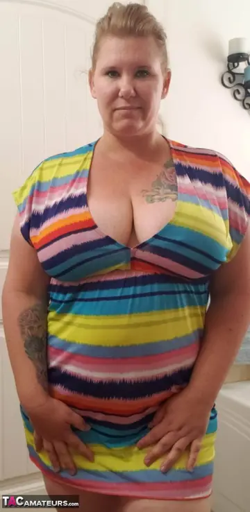 Busty Kris Ann – Mature Blonde BBW Strips Out of Her Dress and Poses Nude in the Bathroom