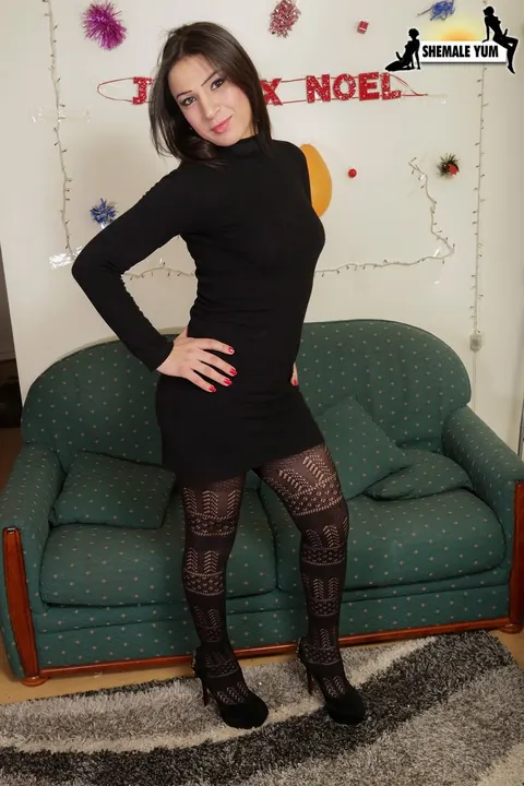 Thick Trans Woman Poses Nude and Reveals Her Tight Anal Hole – photo 1 of 16