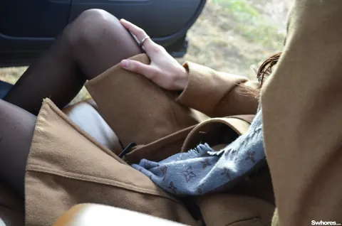 PAWG Brunette Takes Anal Doggy Style in a Car – photo 1 of 20