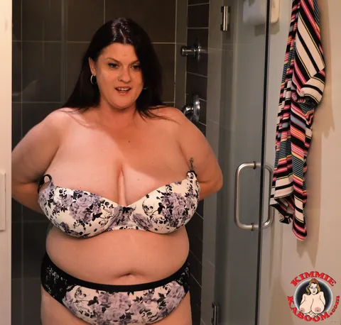 Kimmie Kaboom: BBW MILF Shows Her Big Natural Tits in the Bathroom – photo 7 of 15