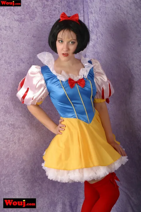 Short-Haired Brunette Poses in Costume and Stockings – photo 6 of 15