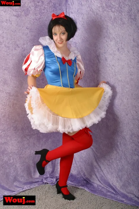 Short-Haired Brunette Poses in Costume and Stockings – photo 11 of 15