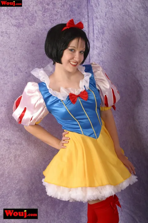 Short-Haired Brunette Poses in Costume and Stockings – photo 8 of 15