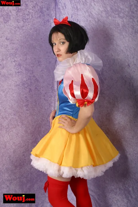 Short-Haired Brunette Poses in Costume and Stockings – photo 14 of 15
