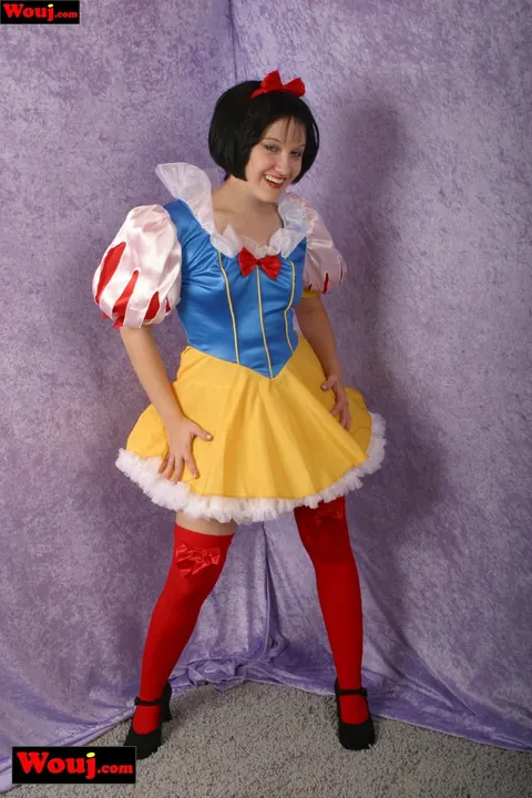 Short-Haired Brunette Poses in Costume and Stockings – photo 3 of 15