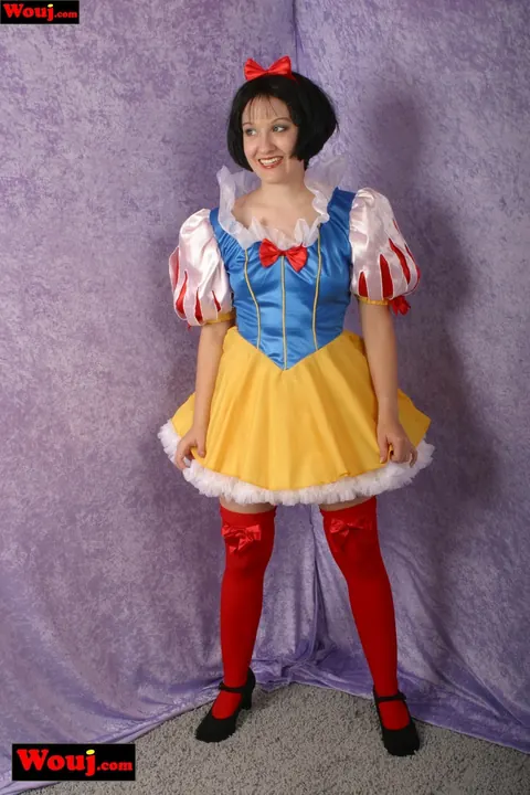 Short-Haired Brunette Poses in Costume and Stockings – photo 2 of 15