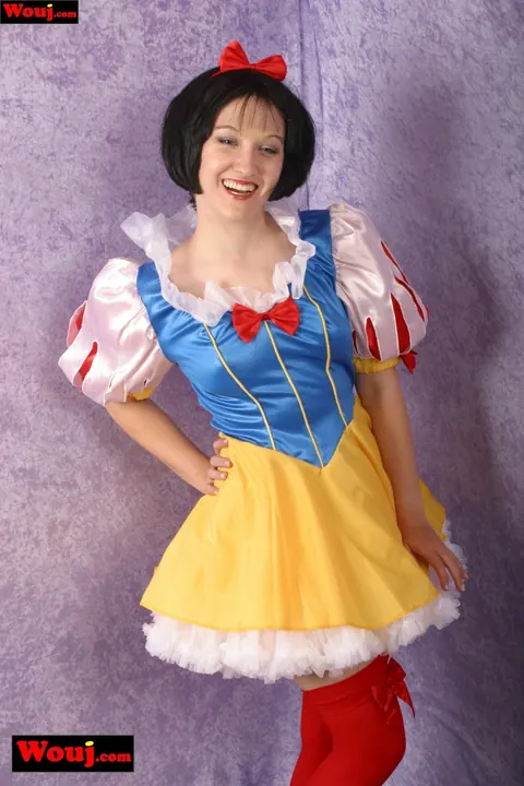Short-Haired Brunette Poses in Costume and Stockings – photo 7 of 15