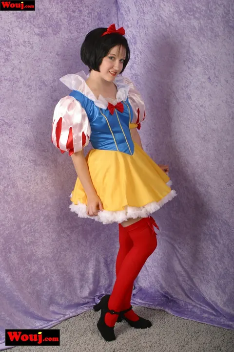 Short-Haired Brunette Poses in Costume and Stockings – photo 9 of 15