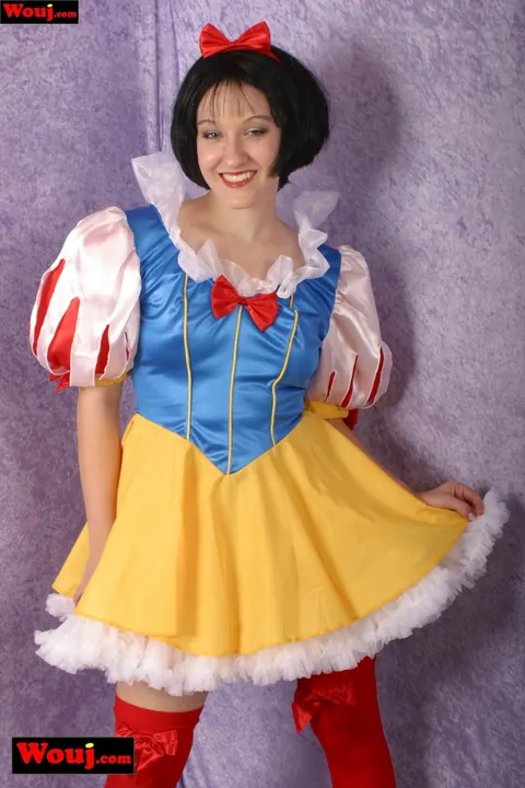Short-Haired Brunette Poses in Costume and Stockings – photo 13 of 15