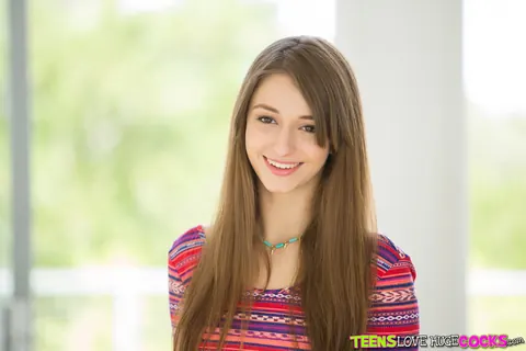 Willow Hayes: Busty Brunette with Natural Tits Undresses and Spreads – photo 2 of 16