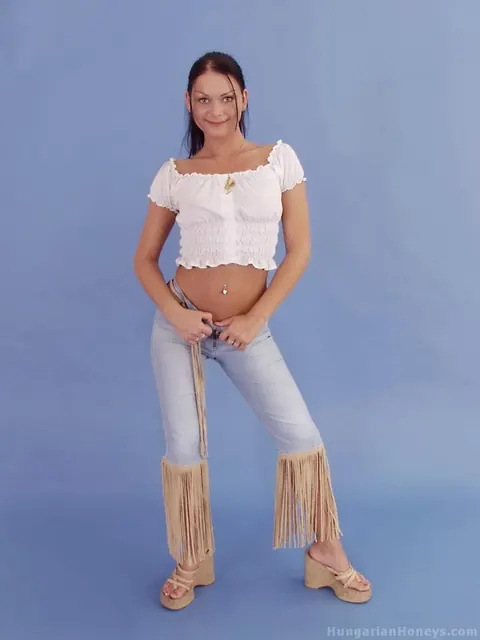 Cristina Bella: European MILF Fingers Herself in Jeans and Panties – photo 7 of 21