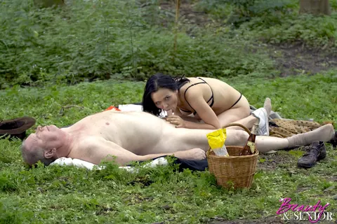 joana black: Thick Czech Brunette Sucks and Fucks an Older Man in the Woods – photo 7 of 11