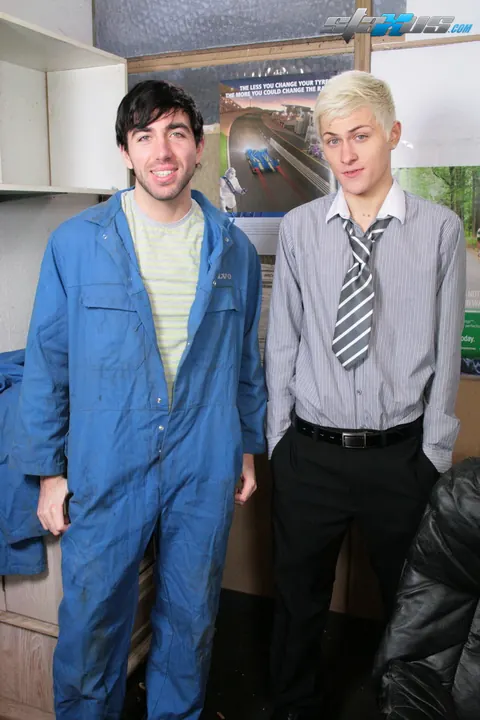 Blonde Guy Gets Fucked by His Boss in the Office – photo 2 of 17