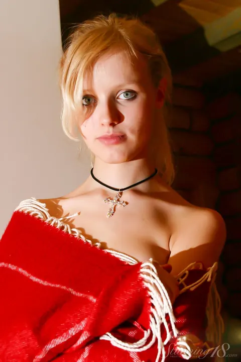 Skinny Blonde Pulls Down Her Panties and Poses Nude – photo 20 of 21