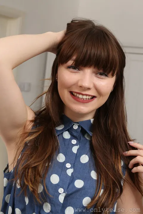 Brunette Strips Out of Her Skirt – photo 1 of 21
