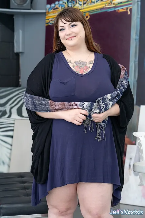 Chelsea Dagger: Brunette BBW with Big Natural Tits Gets Fucked and Spreads Wide – photo 11 of 21