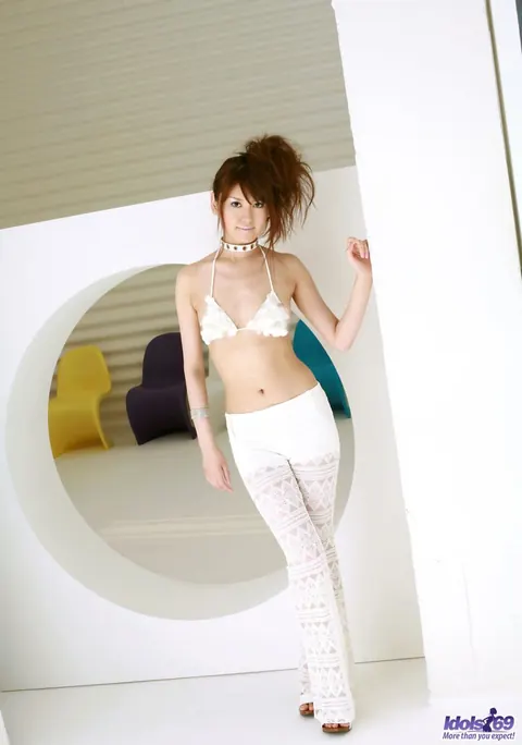 Nanami Wakase: Thick Japanese MILF Poses in Lingerie and Spreads Her Legs – photo 11 of 16