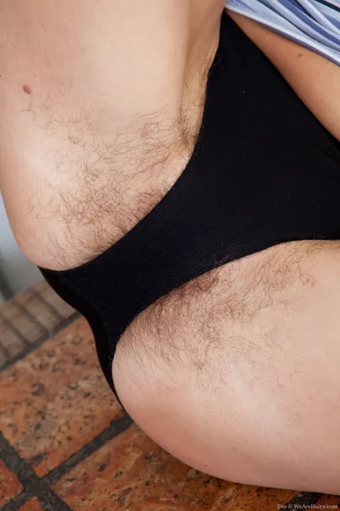 Mature Short-Haired Brunette Spreads Her Hairy Bush – photo 4 of 18