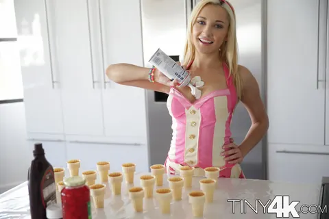 Jade Amber: Slim Blonde Shows Her Natural Tits and Spreads Her Pussy – photo 3 of 17
