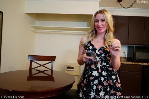 Sydney Paige: Blonde MILF with Big Natural Tits Strips and Uses a Dildo – photo 4 of 15