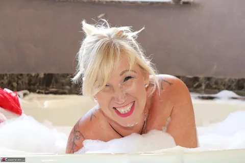 Mature Blonde BBW Poses Nude in the Bathroom with a Bubble Bath – photo 10 of 16